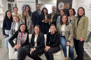 (Información remitida por la empresa firmante) Este Reconocimiento Internacional de la Comunidad Científica se ha acompañado de la visita del rector de la Universidad CLEA desde México Asturias, 19 de marzo de 2024.- Ayer se expidieron los Sellos WQS a las organizaciones premiadas con el "Premio Satisfacción 2024 Doctrina Qualitas". Este sello, como parte del premio, junto con el correspondiente trofeo, pone el broche final a este galardón anual emitido desde la Comunidad Científica. Los premiados podrán transmitir un nivel de confianza pleno a su público objetivo y, ofrecerán una "experiencia cliente" basada en la excelencia a través de la preparación y capacitación, colaborando con el "consumo responsable". Un galardón científico e internacional Es el primer galardón dependiente de la Comunidad Científica, para dotar de excelencia al consumidor responsable con rigurosidad científica obtenida a través del estudio de más de 20 universidades de toda Latinoamérica que trabajan bajo la marca Doctrina Qualitas. En qué consisten los premios Este reconocimiento se divide en dos partes: ·Una obra de arte como trofeo. Este año, tras una rigurosa selección, el artista elegido para la realización del trofeo fue el artista asturiano Joaquín Bembibre Viano, primando*la fuerza y carácter del hierro forjado. ·El Sello WQS, un distintivo específico para resaltar el nivel de capacitación profesional de todos los trabajadores de cada empresa y organización y que los cuerpos académicos de las universidades determinen merecedores del nivel de Excelencia. Además de los vencedores del trofeo, hay una mención a diferentes empresas: ·Zagala Restaurante de Ciudad de México, con el chef español Vítor Sierra a la cabeza. ·Design Modeling. Empresa que se encuentra en Quito, Ecuador, dedicada al diseño y modelado de estructuras.* Los premiados ·Restaurante Abades Triana. El director del Restaurante Abades Triana, Francisco Azuaga, fue el encargado de recibir el trofeo de manos del CEO del Grupo Doctrina Qualitas, Alejandro Truébano y del director del área digital del Círculo de Universidades UAIII, Alejandro Fernández. Un reconocimiento internacional otorgado por los cuerpos académicos del área del marketing, turismo y restauración. ·Formación Universitaria. Formación Universitaria es, con más de 20 años de antigüedad, uno de los referentes en España sobre la formación profesional. La entrega se realizó en la Sede Central de Formación Universitaria y contó con la asistencia desde México del Rector de la Universidad CLEA de México, Don Eduardo Cancino. Fue recogido por Antonia Guerrero, Directora Académica de Formación Universitaria y por Ignacio Campoy Aguilar, CEO de la Institución. La ceremonia se completó con una cena de gala en el Restaurante la Quinta Brasería de Sevilla, en honor al Rector de la universidad. ·Grupo Esneca Líder indiscutible a la hora de formar profesionales dentro y fuera de España. Su proyección es la de establecerse como un agente capacitador internacional y esta es la razón de haber obtenido el galardón.**La entrega del trofeo al Grupo Esneca ha sido, además, un acto honorífico con mucha carga sentimental, ya que, su CEO Don Albert Piñol Pere, ha sido distinguido como Doctor Honoris Causa por la Universidad CLEA. El acto, conducido por el Rector Don Eduardo Cancino, contó con la participación del Doctor Don Víctor Olas desde Chile, como Director de Posgrado de la universidad, Doña Anna Jenny Valencia. Contacto Nombre contacto: Alejandro Truebano Fernandez Descripción contacto: Director de Doctrina Qualitas Teléfono de contacto: 663905260