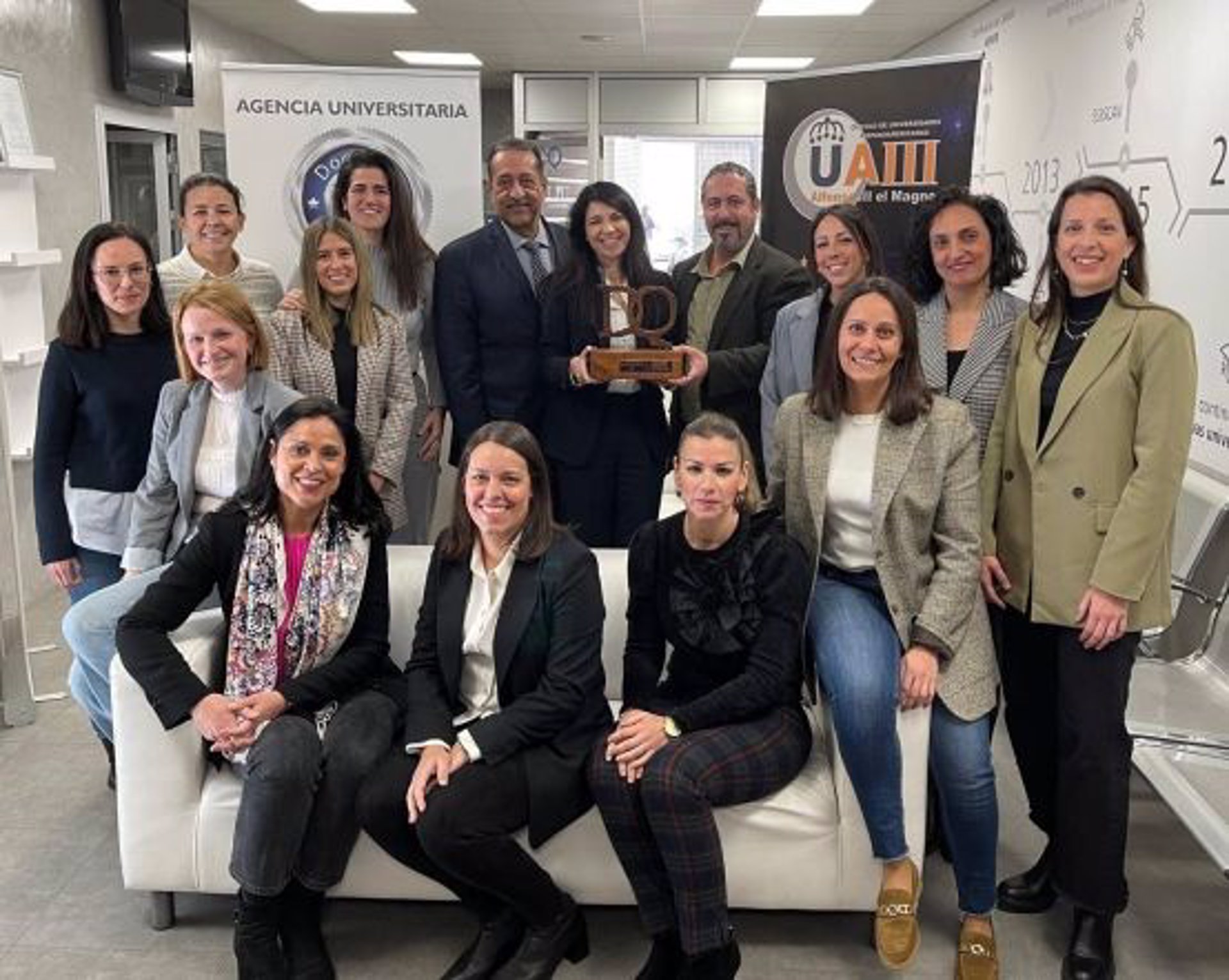 (Información remitida por la empresa firmante) Este Reconocimiento Internacional de la Comunidad Científica se ha acompañado de la visita del rector de la Universidad CLEA desde México Asturias, 19 de marzo de 2024.- Ayer se expidieron los Sellos WQS a las organizaciones premiadas con el "Premio Satisfacción 2024 Doctrina Qualitas". Este sello, como parte del premio, junto con el correspondiente trofeo, pone el broche final a este galardón anual emitido desde la Comunidad Científica. Los premiados podrán transmitir un nivel de confianza pleno a su público objetivo y, ofrecerán una "experiencia cliente" basada en la excelencia a través de la preparación y capacitación, colaborando con el "consumo responsable". Un galardón científico e internacional Es el primer galardón dependiente de la Comunidad Científica, para dotar de excelencia al consumidor responsable con rigurosidad científica obtenida a través del estudio de más de 20 universidades de toda Latinoamérica que trabajan bajo la marca Doctrina Qualitas. En qué consisten los premios Este reconocimiento se divide en dos partes: ·Una obra de arte como trofeo. Este año, tras una rigurosa selección, el artista elegido para la realización del trofeo fue el artista asturiano Joaquín Bembibre Viano, primando*la fuerza y carácter del hierro forjado. ·El Sello WQS, un distintivo específico para resaltar el nivel de capacitación profesional de todos los trabajadores de cada empresa y organización y que los cuerpos académicos de las universidades determinen merecedores del nivel de Excelencia. Además de los vencedores del trofeo, hay una mención a diferentes empresas: ·Zagala Restaurante de Ciudad de México, con el chef español Vítor Sierra a la cabeza. ·Design Modeling. Empresa que se encuentra en Quito, Ecuador, dedicada al diseño y modelado de estructuras.* Los premiados ·Restaurante Abades Triana. El director del Restaurante Abades Triana, Francisco Azuaga, fue el encargado de recibir el trofeo de manos del CEO del Grupo Doctrina Qualitas, Alejandro Truébano y del director del área digital del Círculo de Universidades UAIII, Alejandro Fernández. Un reconocimiento internacional otorgado por los cuerpos académicos del área del marketing, turismo y restauración. ·Formación Universitaria. Formación Universitaria es, con más de 20 años de antigüedad, uno de los referentes en España sobre la formación profesional. La entrega se realizó en la Sede Central de Formación Universitaria y contó con la asistencia desde México del Rector de la Universidad CLEA de México, Don Eduardo Cancino. Fue recogido por Antonia Guerrero, Directora Académica de Formación Universitaria y por Ignacio Campoy Aguilar, CEO de la Institución. La ceremonia se completó con una cena de gala en el Restaurante la Quinta Brasería de Sevilla, en honor al Rector de la universidad. ·Grupo Esneca Líder indiscutible a la hora de formar profesionales dentro y fuera de España. Su proyección es la de establecerse como un agente capacitador internacional y esta es la razón de haber obtenido el galardón.**La entrega del trofeo al Grupo Esneca ha sido, además, un acto honorífico con mucha carga sentimental, ya que, su CEO Don Albert Piñol Pere, ha sido distinguido como Doctor Honoris Causa por la Universidad CLEA. El acto, conducido por el Rector Don Eduardo Cancino, contó con la participación del Doctor Don Víctor Olas desde Chile, como Director de Posgrado de la universidad, Doña Anna Jenny Valencia. Contacto Nombre contacto: Alejandro Truebano Fernandez Descripción contacto: Director de Doctrina Qualitas Teléfono de contacto: 663905260